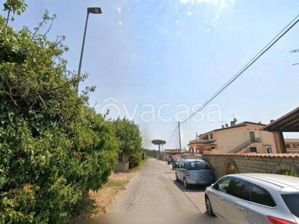 appartamento in vendita a Pomezia in zona Campo Jemini