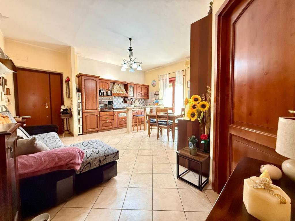 appartamento in vendita a Pomezia in zona Torvaianica