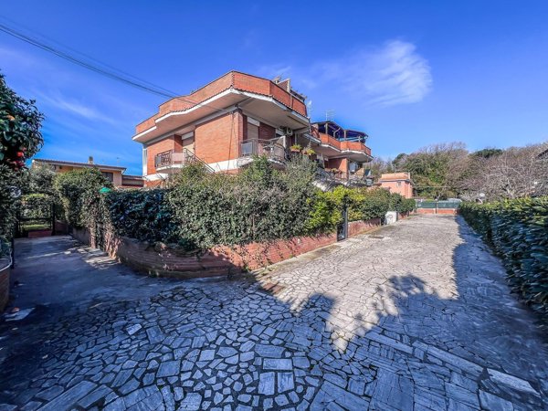 appartamento in vendita a Pomezia in zona Torvaianica