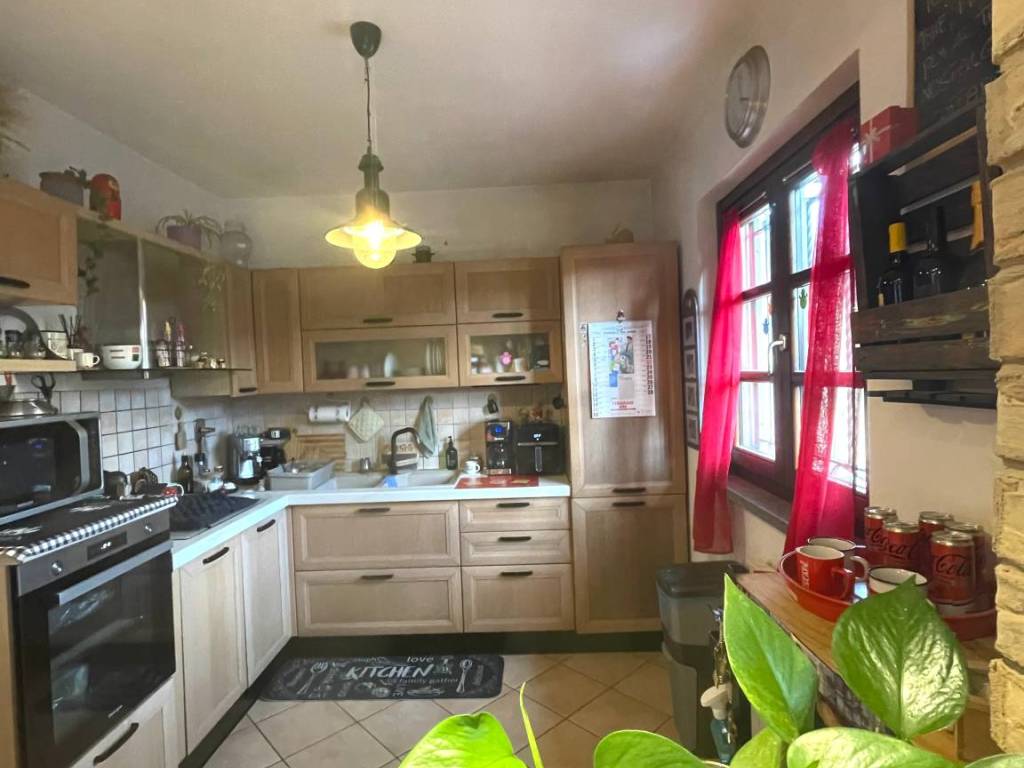 casa indipendente in vendita a Pomezia in zona Torvaianica Alta