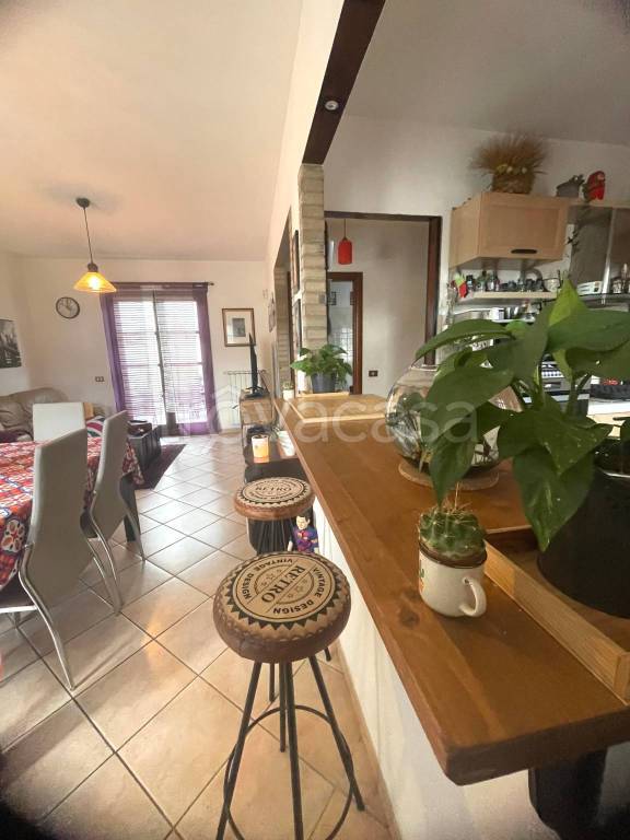 casa indipendente in vendita a Pomezia in zona Torvaianica