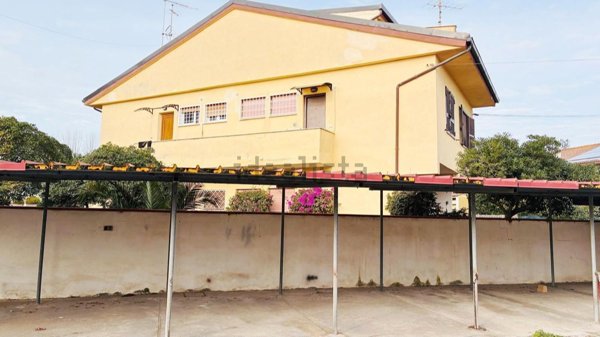 appartamento in vendita a Pomezia in zona Torvaianica