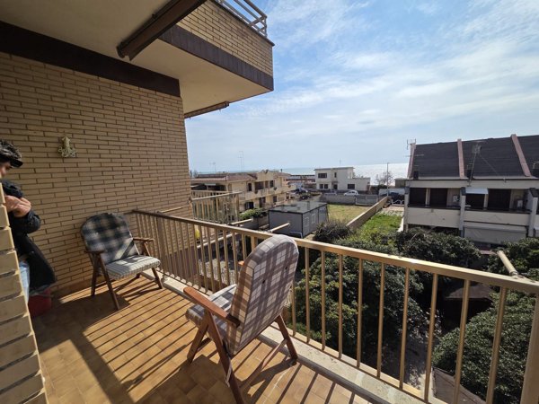 appartamento in vendita a Pomezia in zona Torvaianica