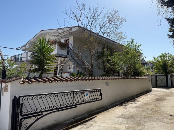 appartamento in vendita a Pomezia in zona Torvaianica