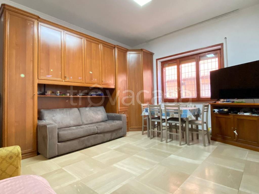 appartamento in vendita a Pomezia in zona Torvaianica