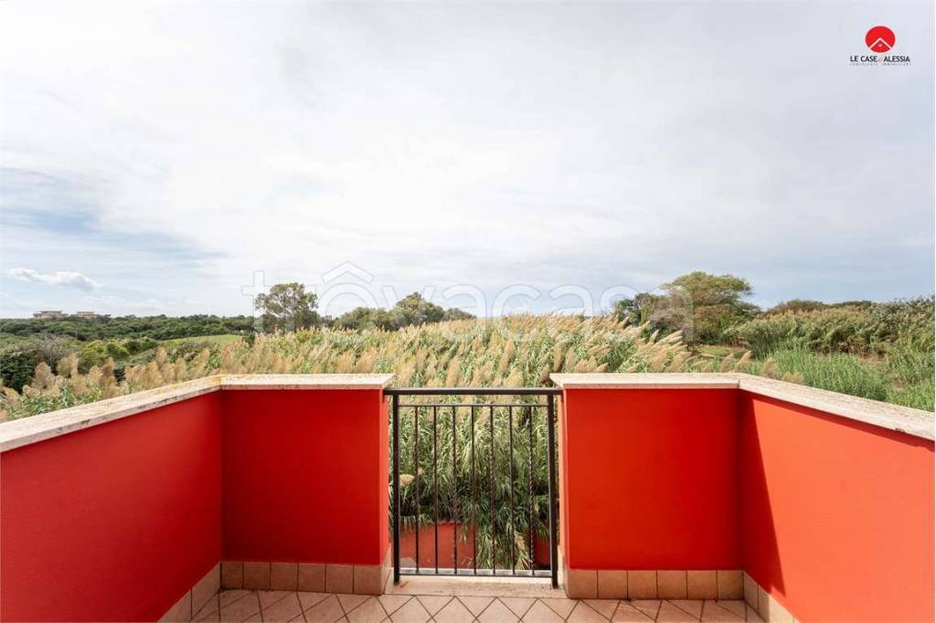 appartamento in vendita a Pomezia in zona Torvaianica