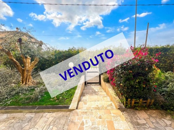 appartamento in vendita a Pomezia in zona Santa Procula