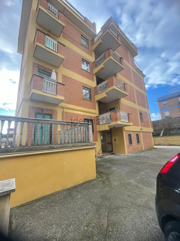 appartamento in vendita a Pomezia in zona Torvaianica