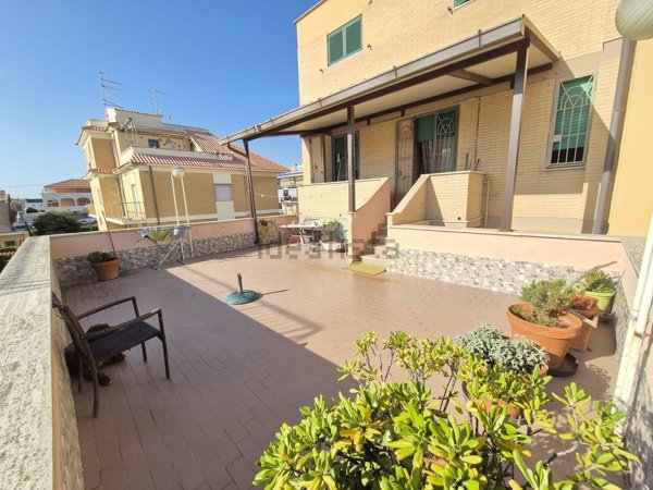 appartamento in vendita a Pomezia in zona Torvaianica