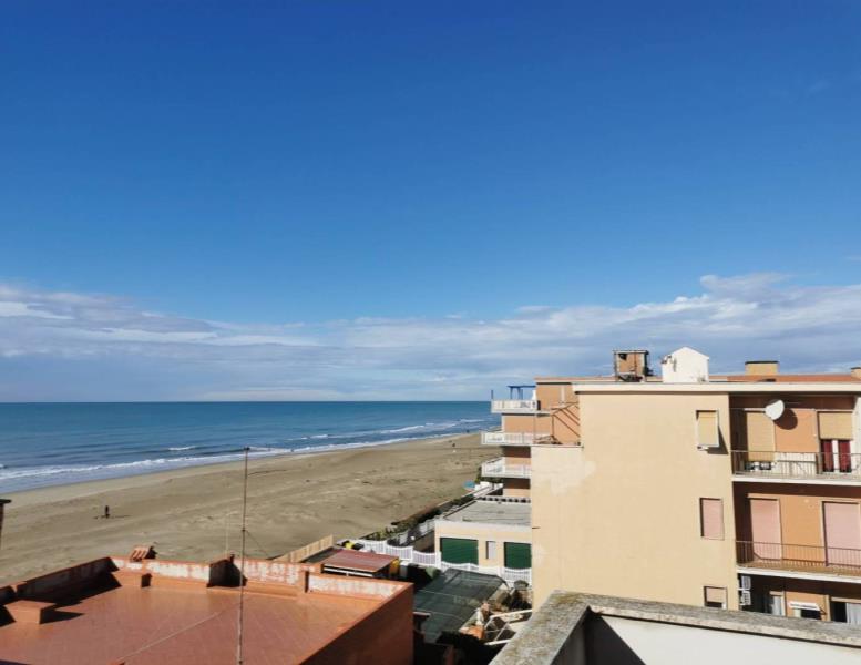 appartamento in vendita a Pomezia in zona Torvaianica