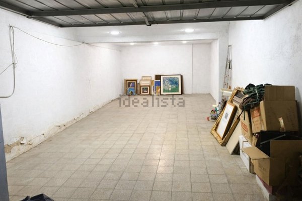 locale di sgombero in vendita a Pomezia in zona Torvaianica