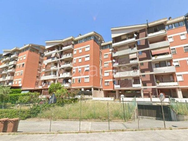 appartamento in vendita a Pomezia in zona Santa Palomba