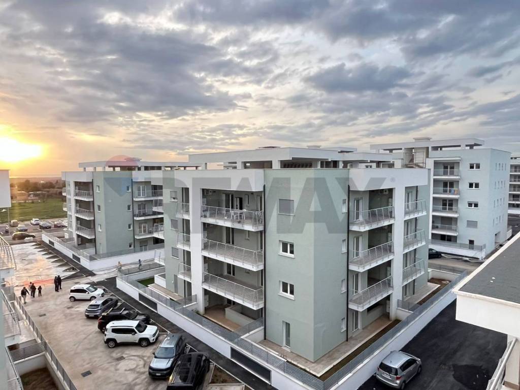 appartamento in vendita a Pomezia in zona Pratica di Mare