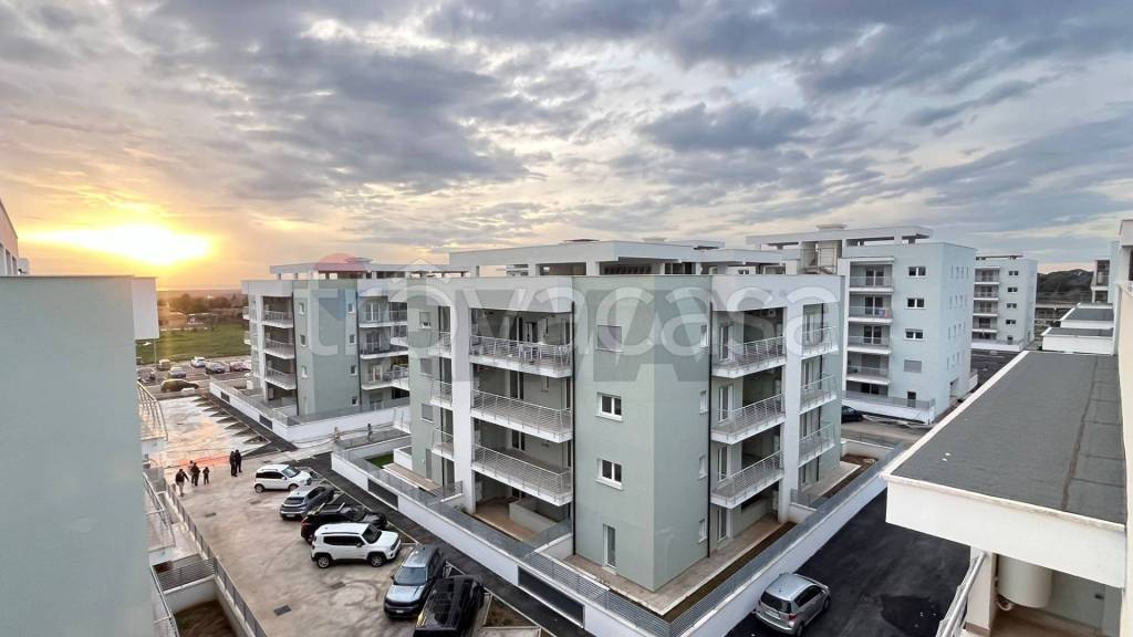 appartamento in vendita a Pomezia in zona Pratica di Mare