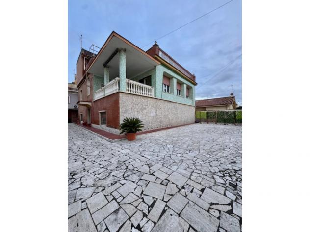 casa indipendente in vendita a Pomezia