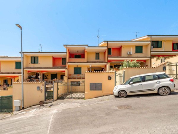 casa indipendente in vendita a Pomezia in zona Campo Jemini