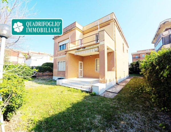 casa indipendente in vendita a Pomezia in zona Torvaianica
