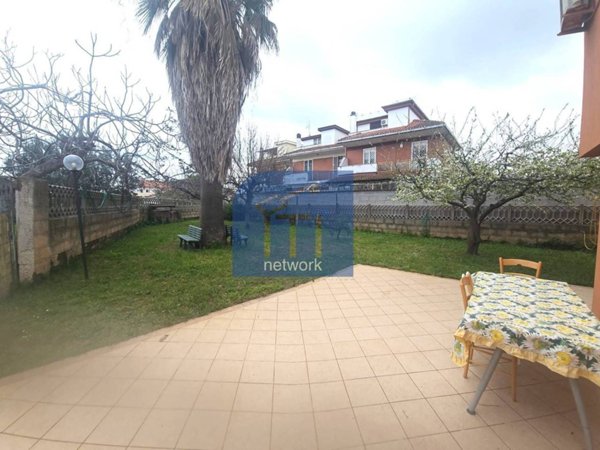 casa indipendente in vendita a Pomezia in zona Pratica di Mare