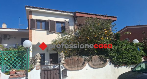 casa indipendente in vendita a Pomezia