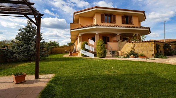 casa indipendente in vendita a Pomezia in zona Campo Jemini