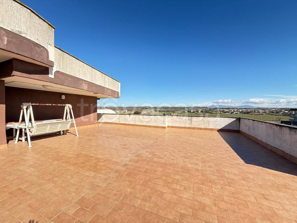 appartamento in vendita a Pomezia in zona Torvaianica