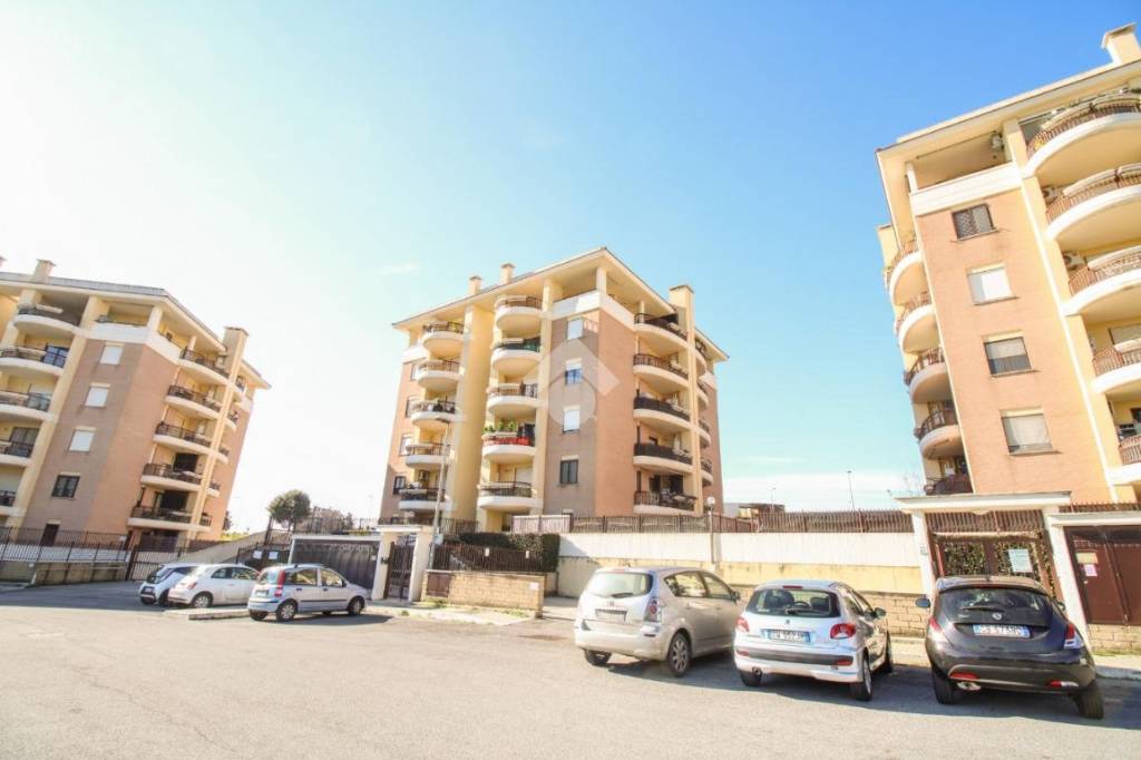 appartamento in vendita a Pomezia in zona Torvaianica