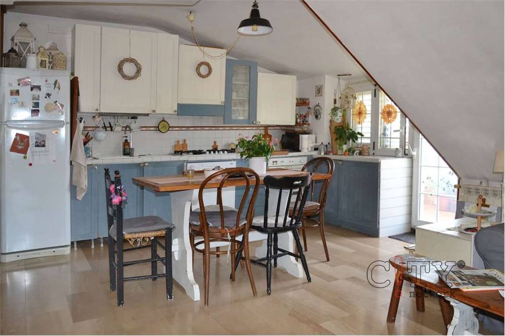 appartamento in vendita a Pomezia in zona Torvaianica