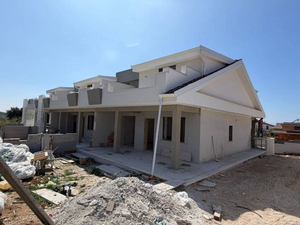 casa indipendente in vendita a Pomezia in zona Campo Jemini