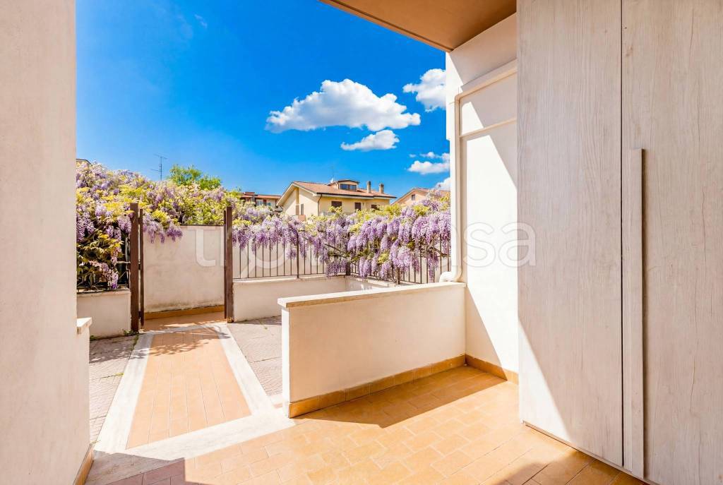 casa indipendente in vendita a Pomezia in zona Torvaianica