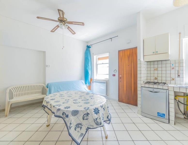 appartamento in vendita a Pomezia in zona Torvaianica