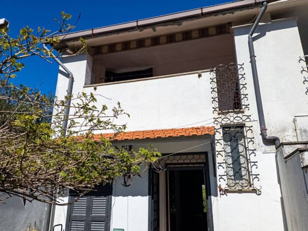 casa indipendente in vendita a Pomezia in zona Torvaianica