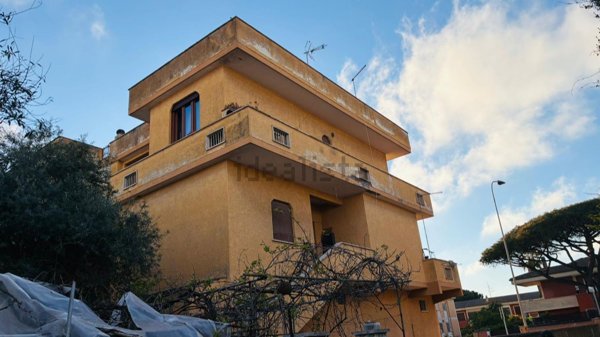 appartamento in vendita a Pomezia in zona Campo Ascolano