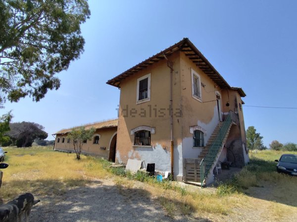 casale in vendita a Pomezia in zona Santa Palomba