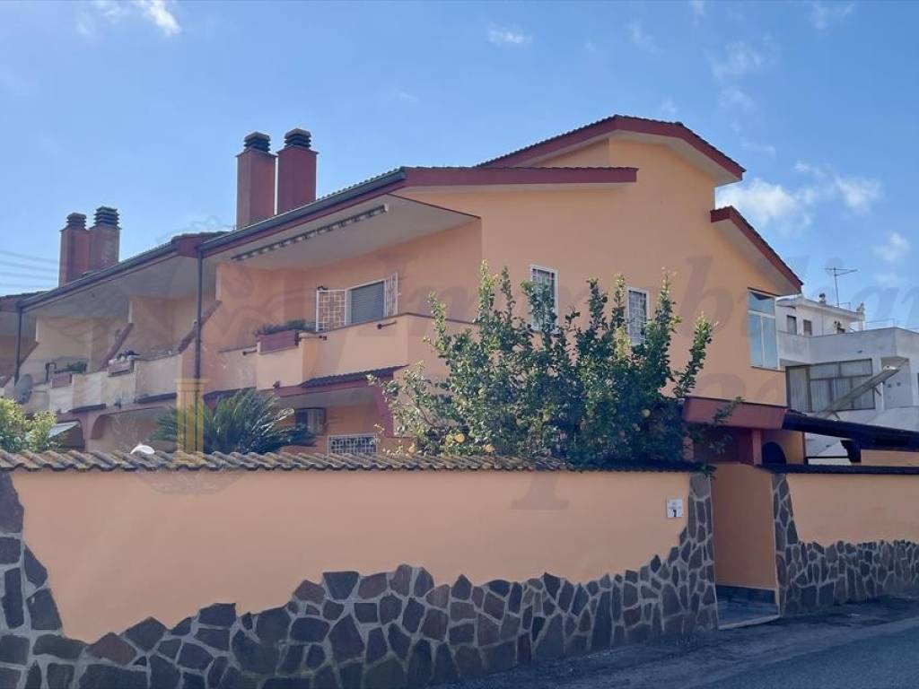 casa indipendente in vendita a Pomezia in zona Campo Selva