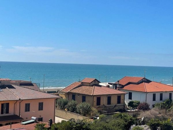 appartamento in vendita a Pomezia in zona Torvaianica