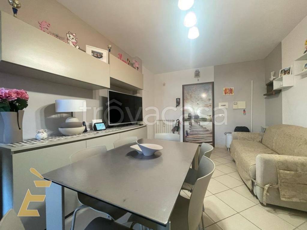 appartamento in vendita a Pomezia in zona Torvaianica