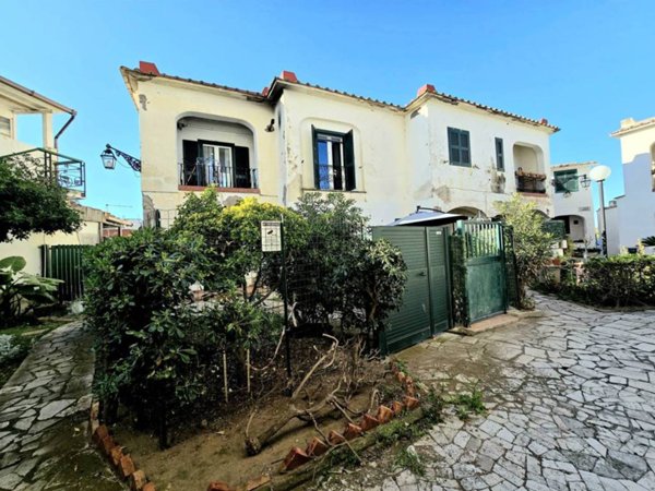 appartamento in vendita a Pomezia in zona Torvaianica