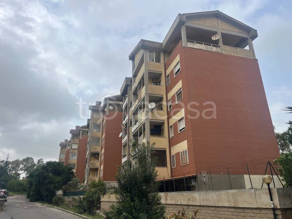appartamento in vendita a Pomezia in zona Santa Palomba