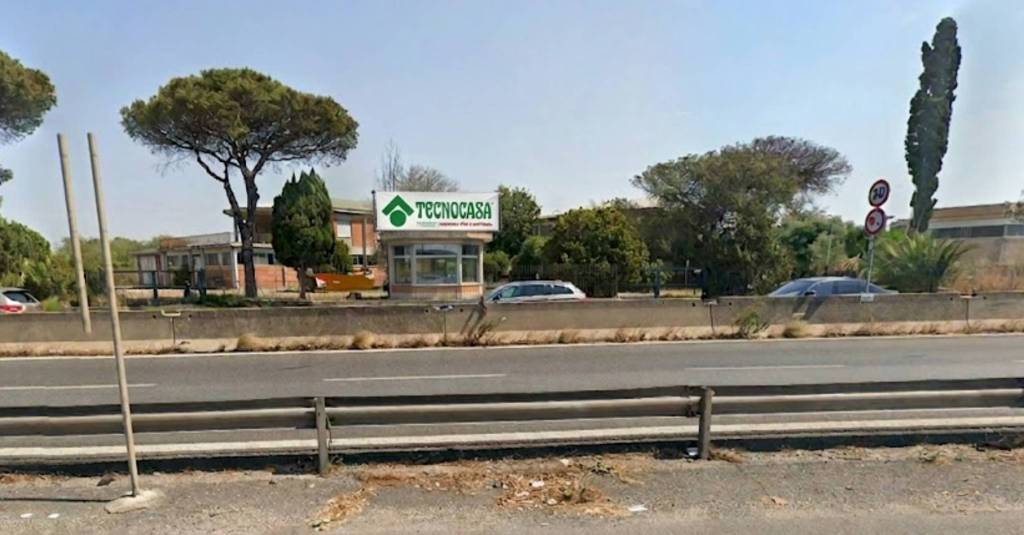 capannone in vendita a Pomezia