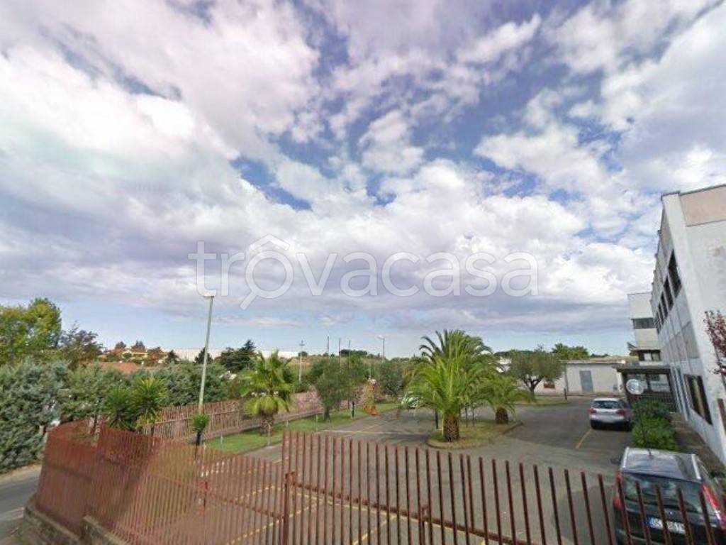 locale commerciale in vendita a Pomezia