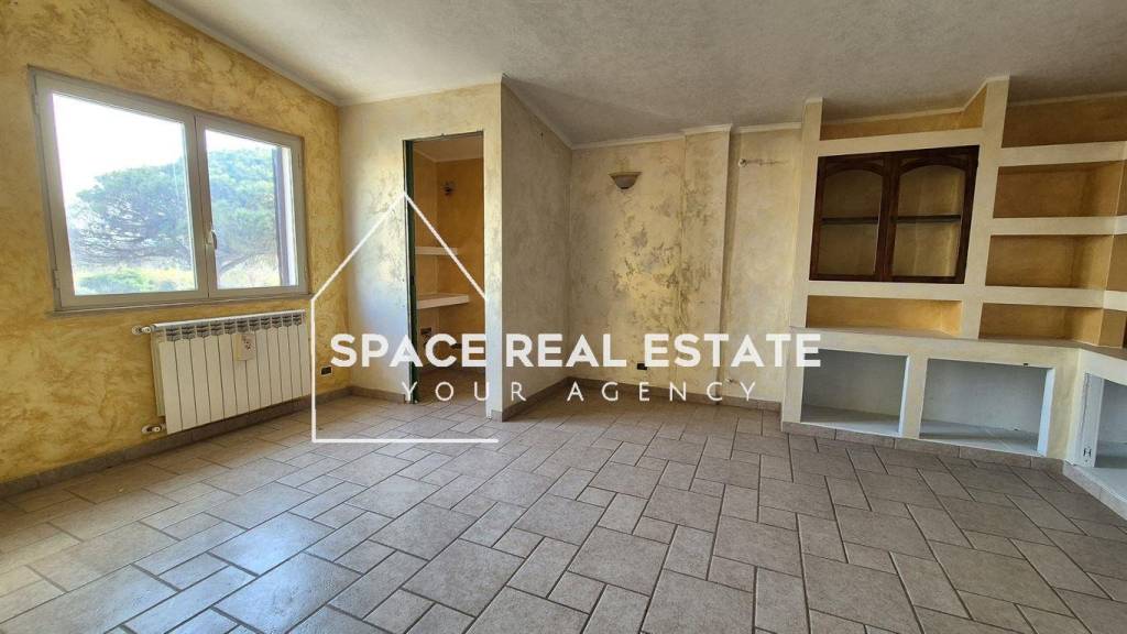 appartamento in vendita a Pomezia in zona Torvaianica Alta