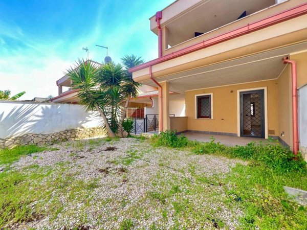 casa indipendente in vendita a Pomezia in zona Campo Jemini