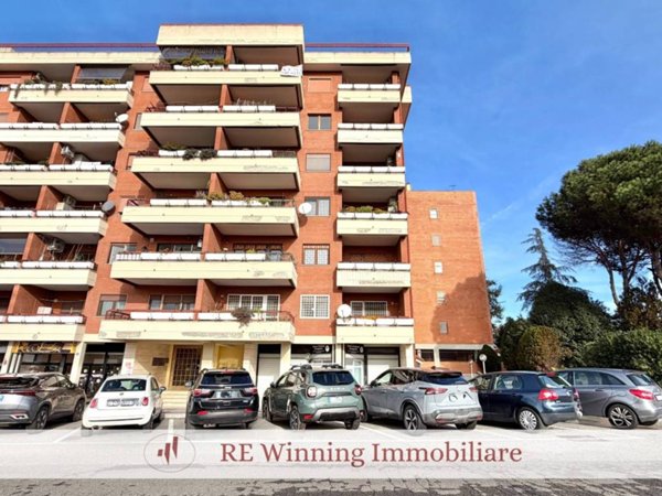 locale commerciale in vendita a Pomezia