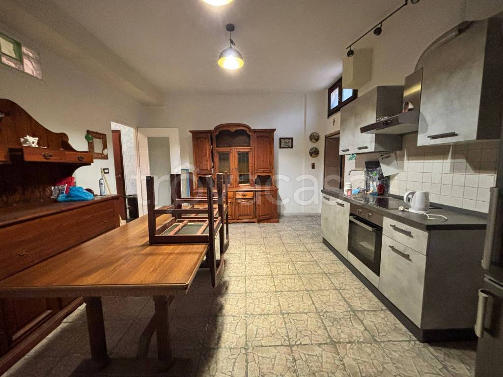 appartamento in vendita a Pomezia in zona Torvaianica