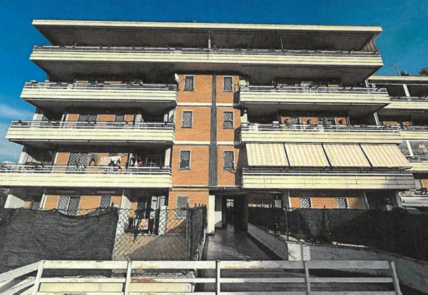 appartamento in vendita a Pomezia in zona Santa Palomba