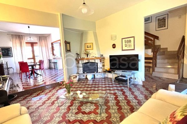 casa indipendente in vendita a Pomezia in zona Torvaianica