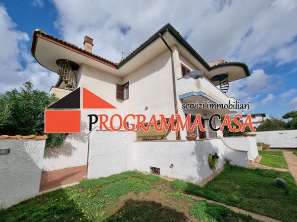 casa indipendente in vendita a Pomezia in zona Torvaianica