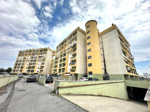 appartamento in vendita a Pomezia in zona Pratica di Mare