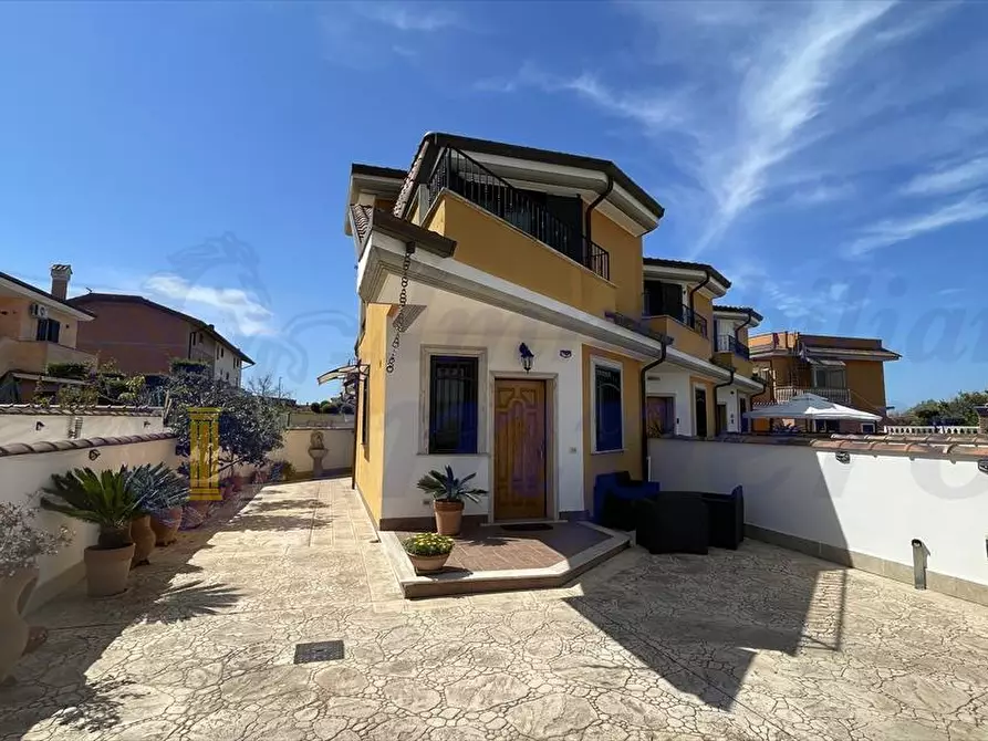 casa indipendente in vendita a Pomezia in zona Torvaianica