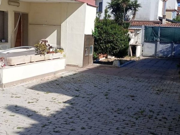 appartamento in vendita a Pomezia in zona Torvaianica